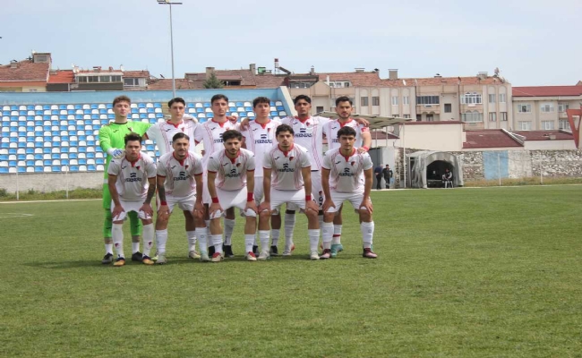 Düzcespor U-19 takımı finalin kapısından döndü