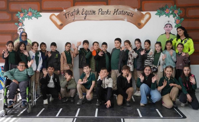 TRAFİK KURALLARINI YAŞAYARAK ÖĞRENDİLER